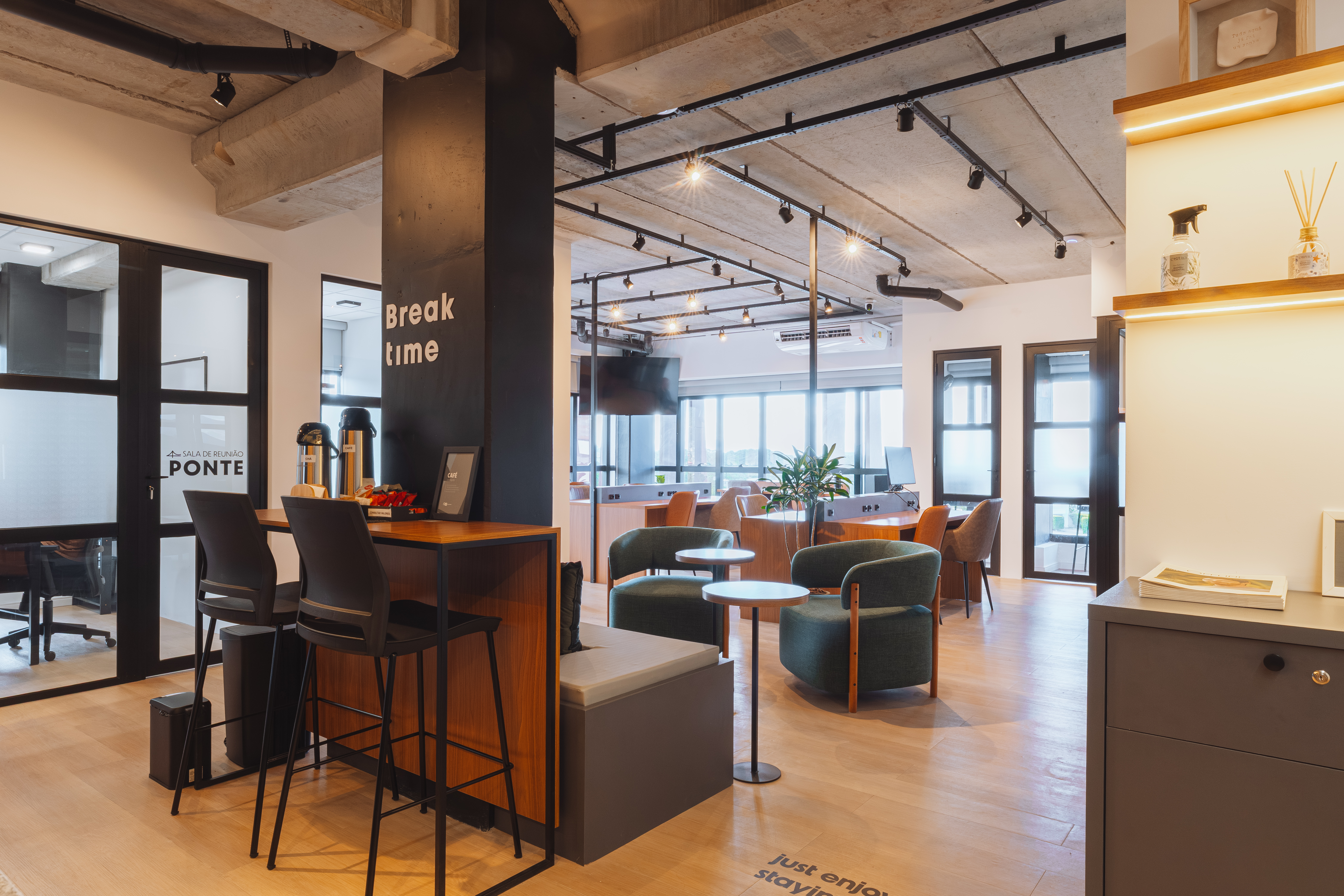 048 Coworking